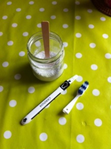 Dentifrice et brosse à dents