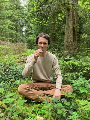 Joachim Halgrain, guide naturaliste, spécialiste des champignons et des plantes sauvages comestibles.